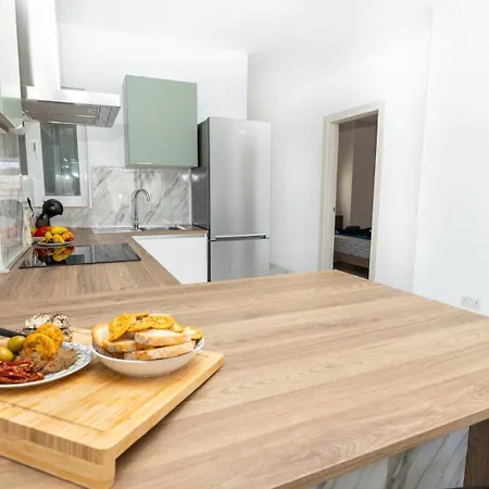 Kensington Apartment *